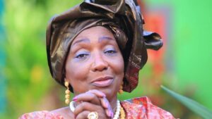 Aïcha Koné, la Mama Africa : Une Artiste en Évolution Permanente